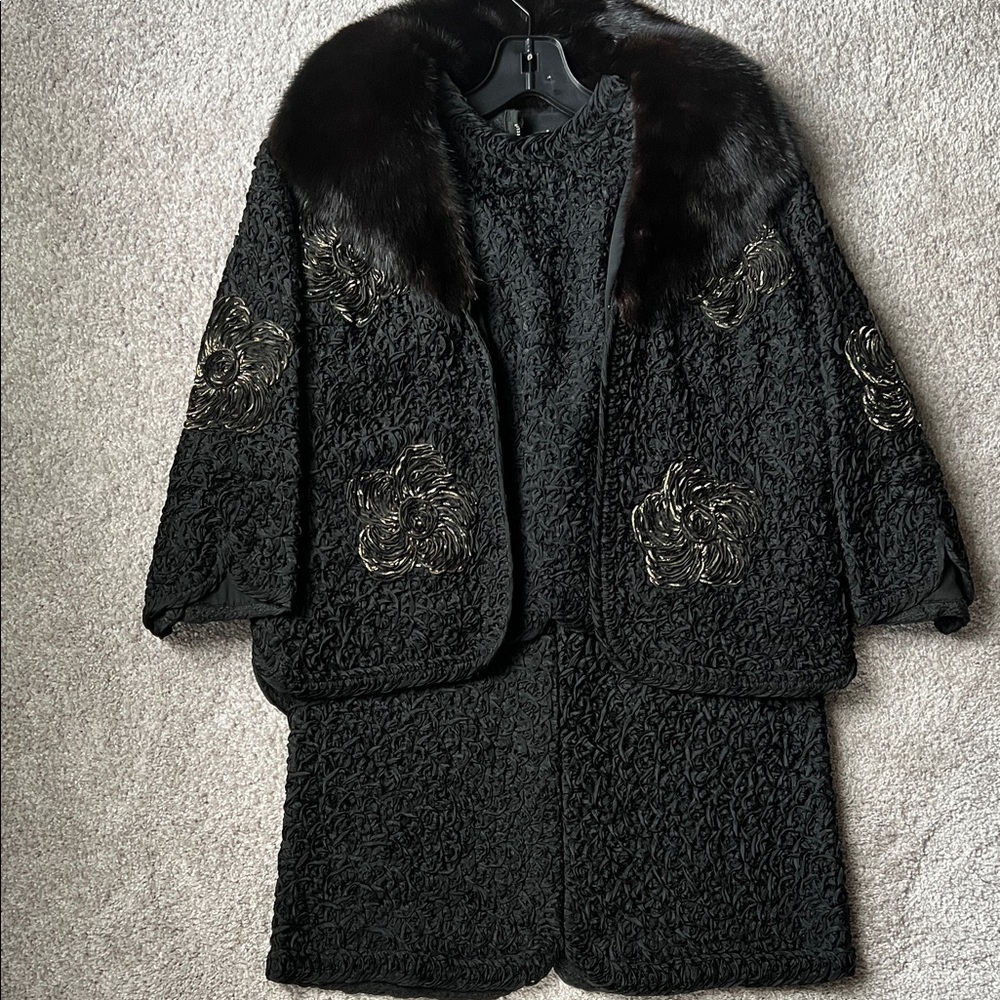 Vintage Elegant Black Textured Women's 3 piece suit for an iconic collectible❤️